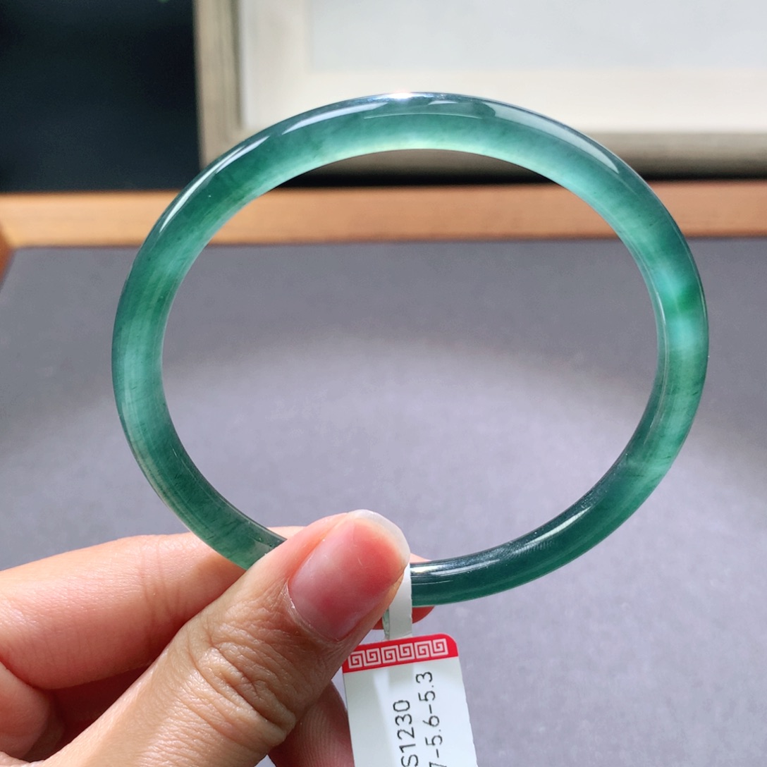 翡翠手镯未镶嵌天然翡翠手镯叮当镯