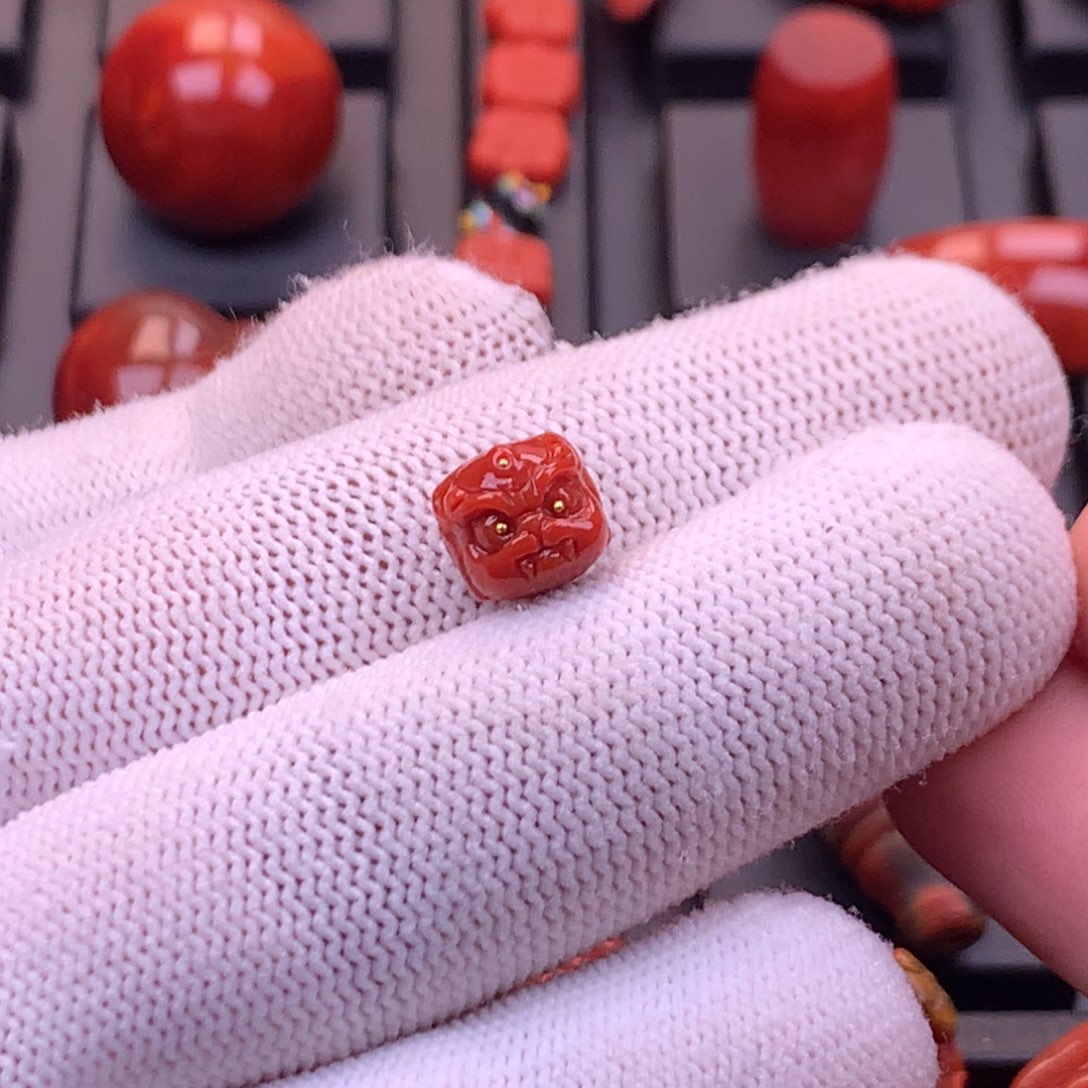 南红玛瑙未镶嵌精工雕刻满色满肉醒狮头配珠9mm