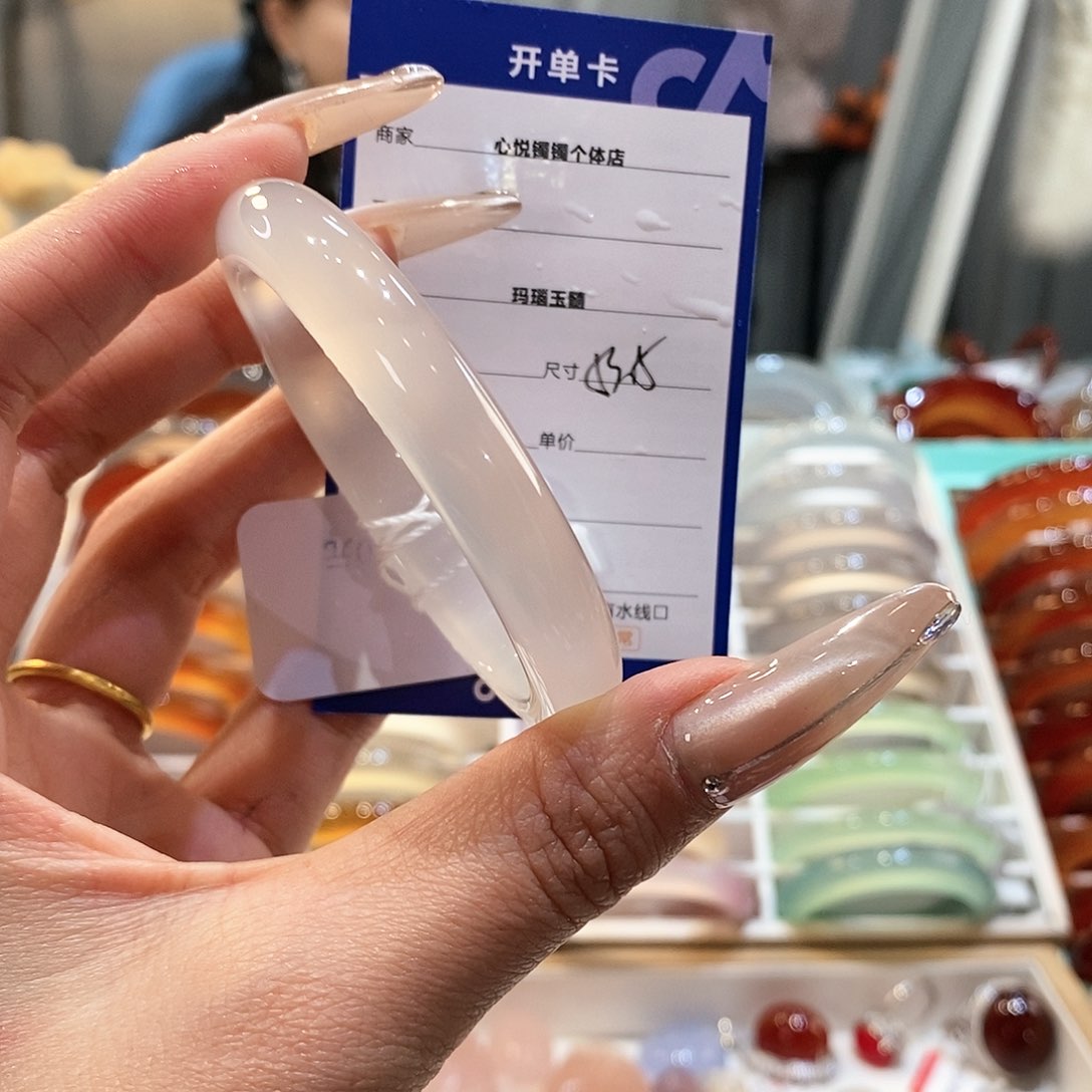 玛瑙/玉髓手镯未镶嵌