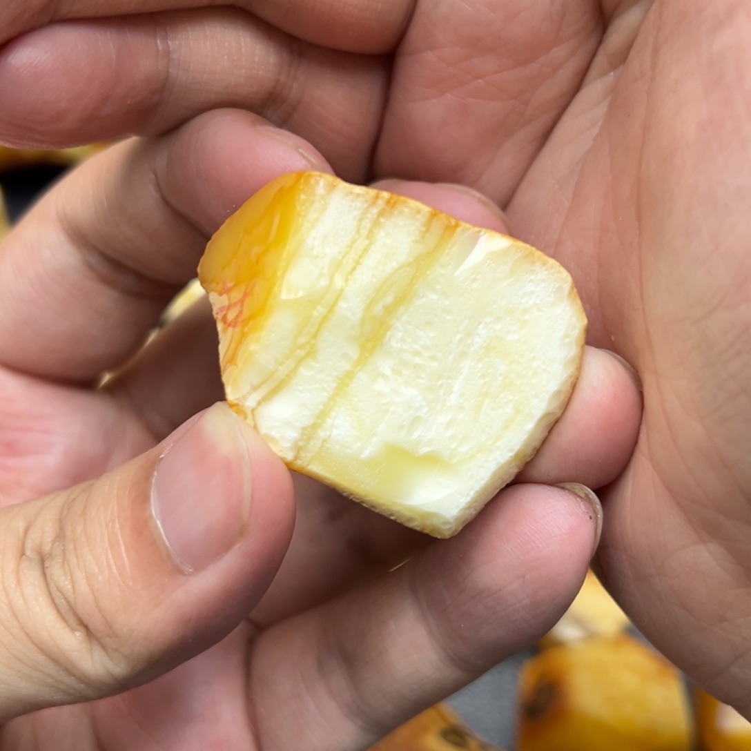 定制琥珀未镶嵌蜜蜡