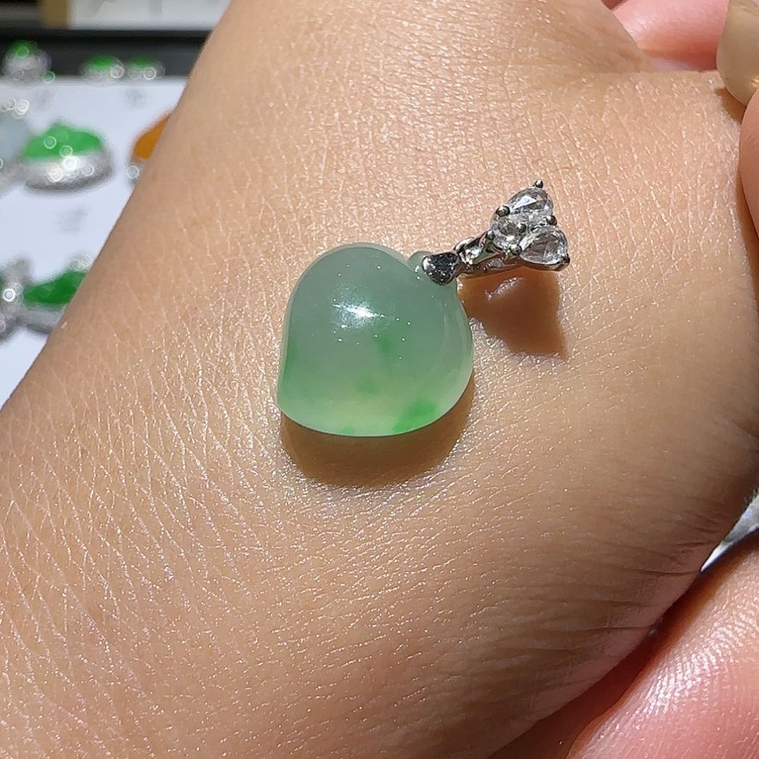【闪购商品】颈饰18K金镶嵌翡翠天然