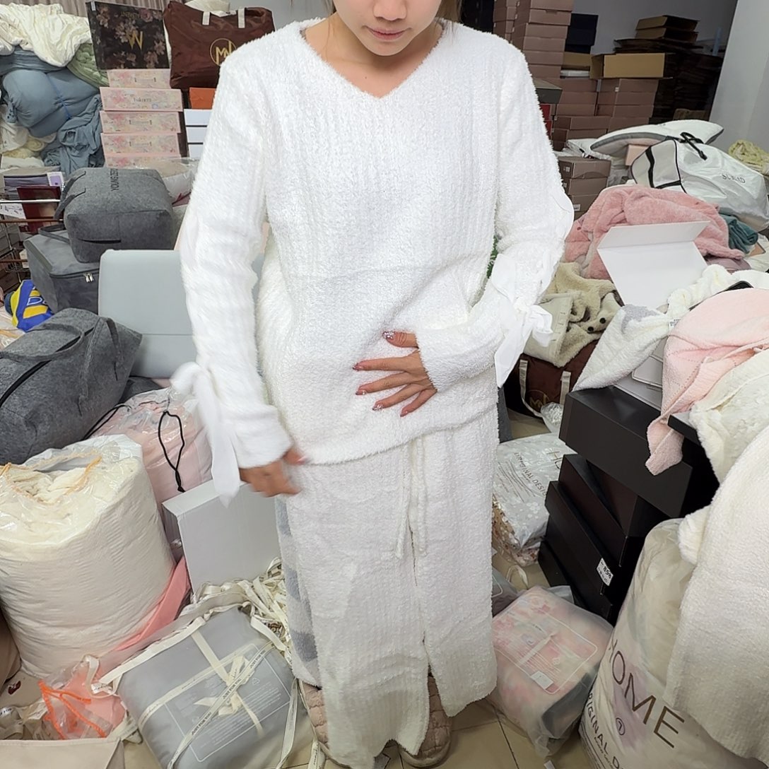 棉棉白色法式绒睡衣
