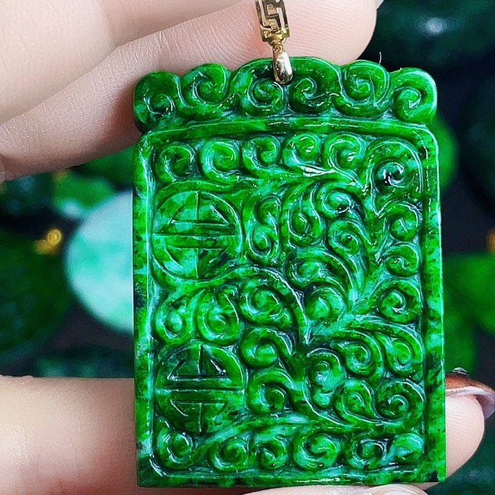 翡翠18K金镶嵌颈饰多样性