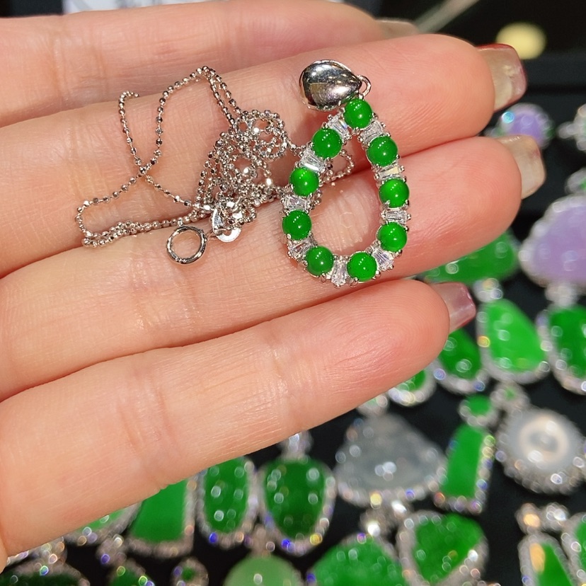 【闪购商品】翡翠颈饰未镶嵌天然翡翠