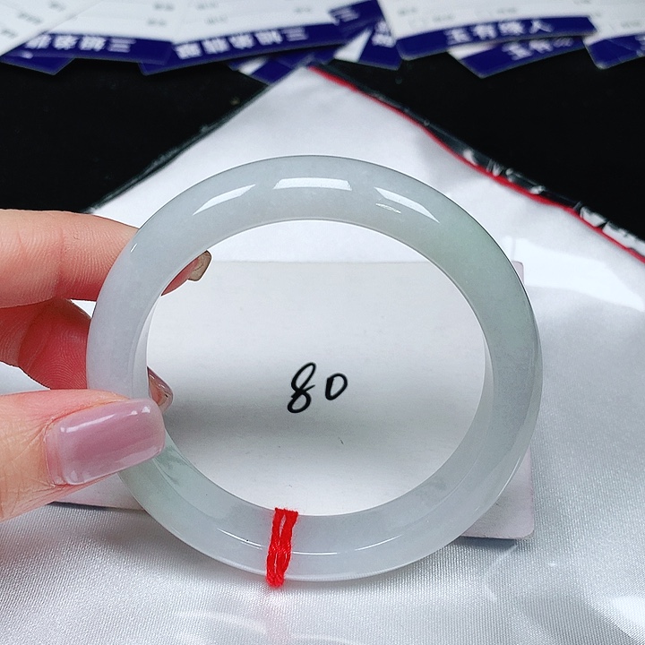 翡翠手镯未镶嵌翡翠手镯未镶嵌