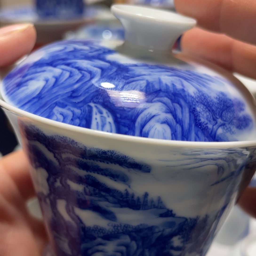 青花山水马蹄盖碗