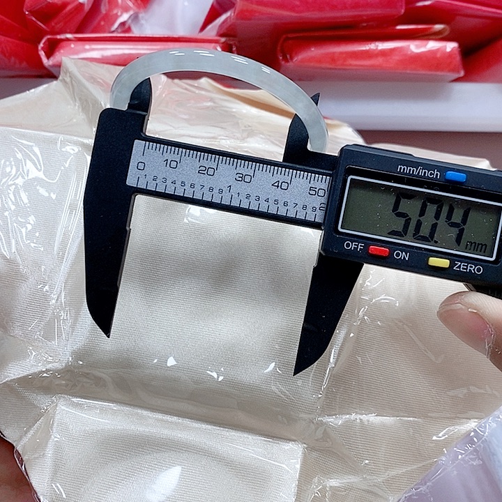 翡翠手镯未镶嵌237。8888
