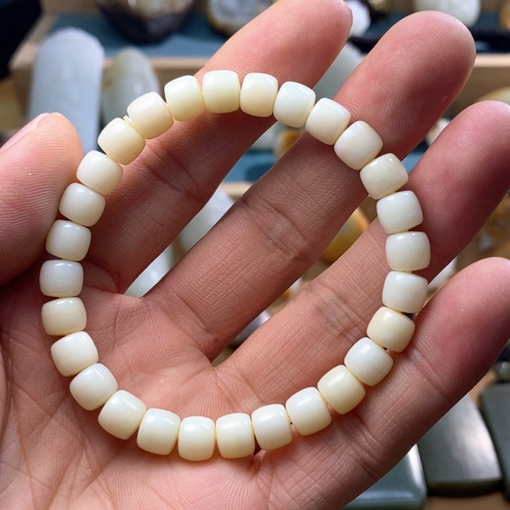 和田玉（糖玉）车挂未镶嵌