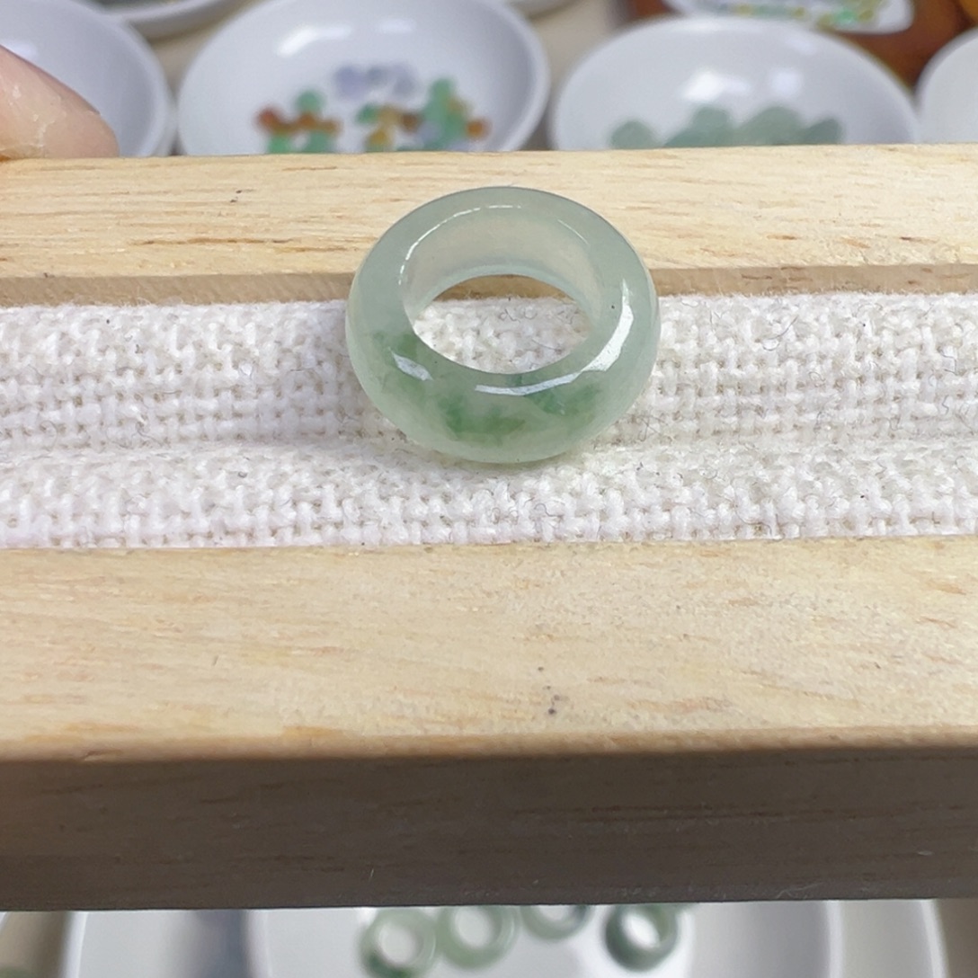 小***^翡翠散珠跑环一个