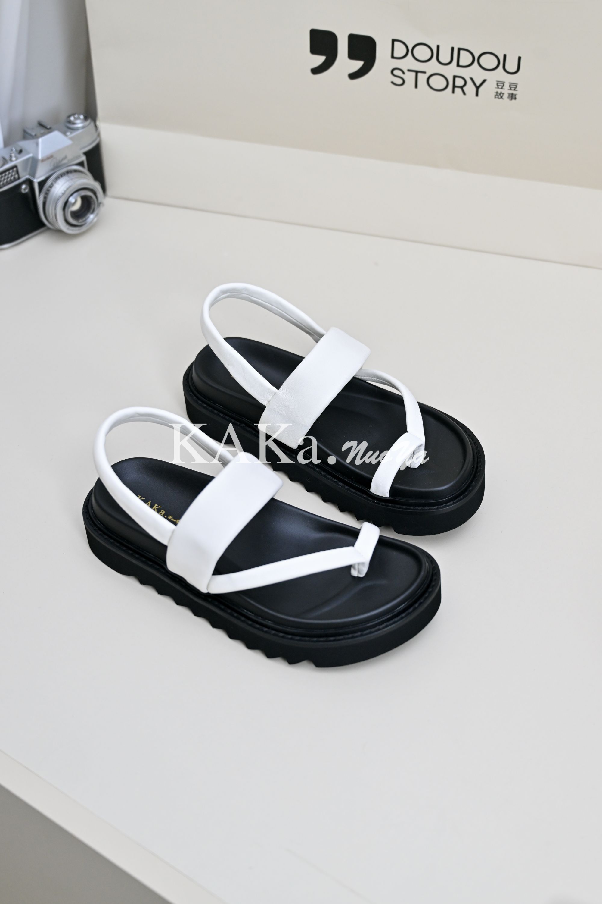 KAKA NUOYA  2335   夏款时尚舒适百搭夹趾凉鞋DY