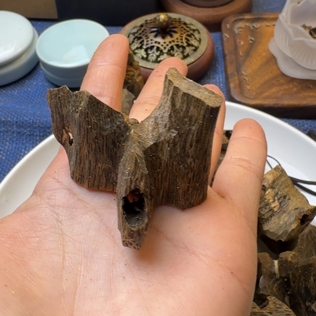 树脂制品透顶绿十字结块料一个