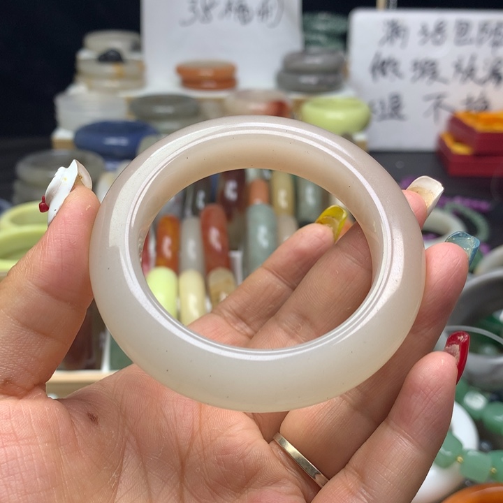 石英质玉手镯未镶嵌