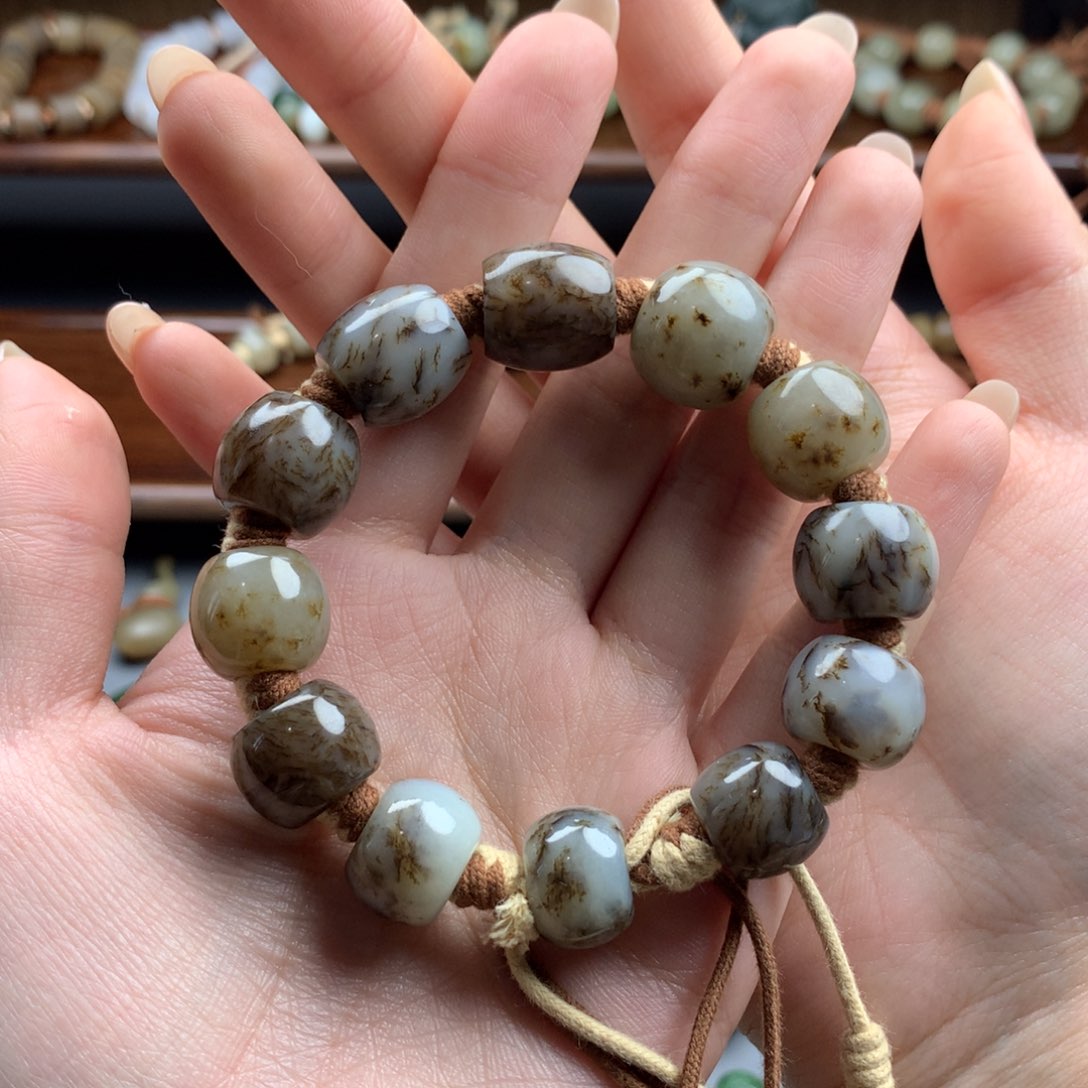 颈饰未镶嵌和田玉邓****?