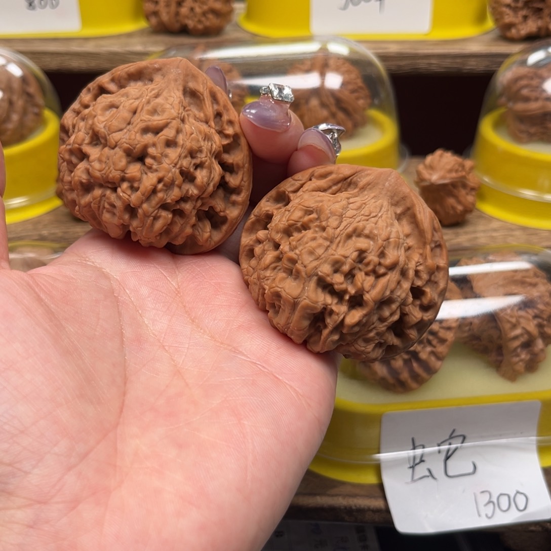 文玩核桃吊坠是***啊官帽