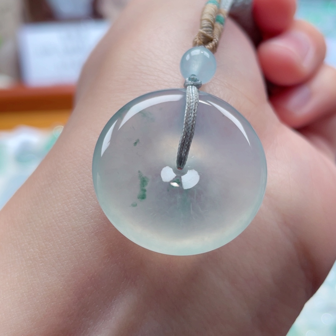 翡翠颈饰未镶嵌扣子