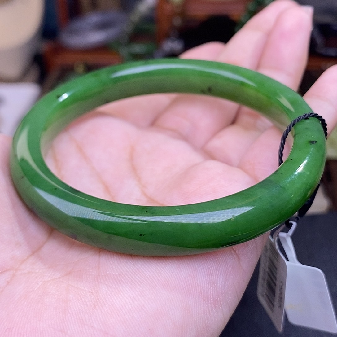 和田玉61.8碧玉辣绿手镯清货价未镶嵌