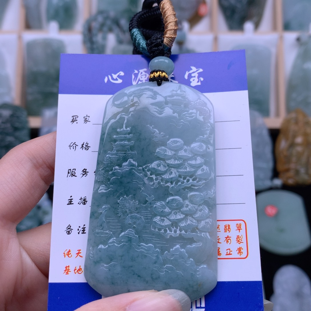 翡翠颈饰未镶嵌翡翠