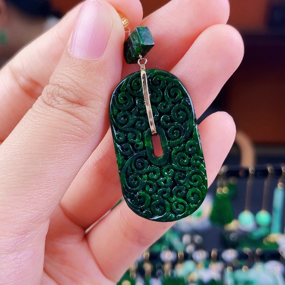 翡翠18K金镶嵌颈饰饰品