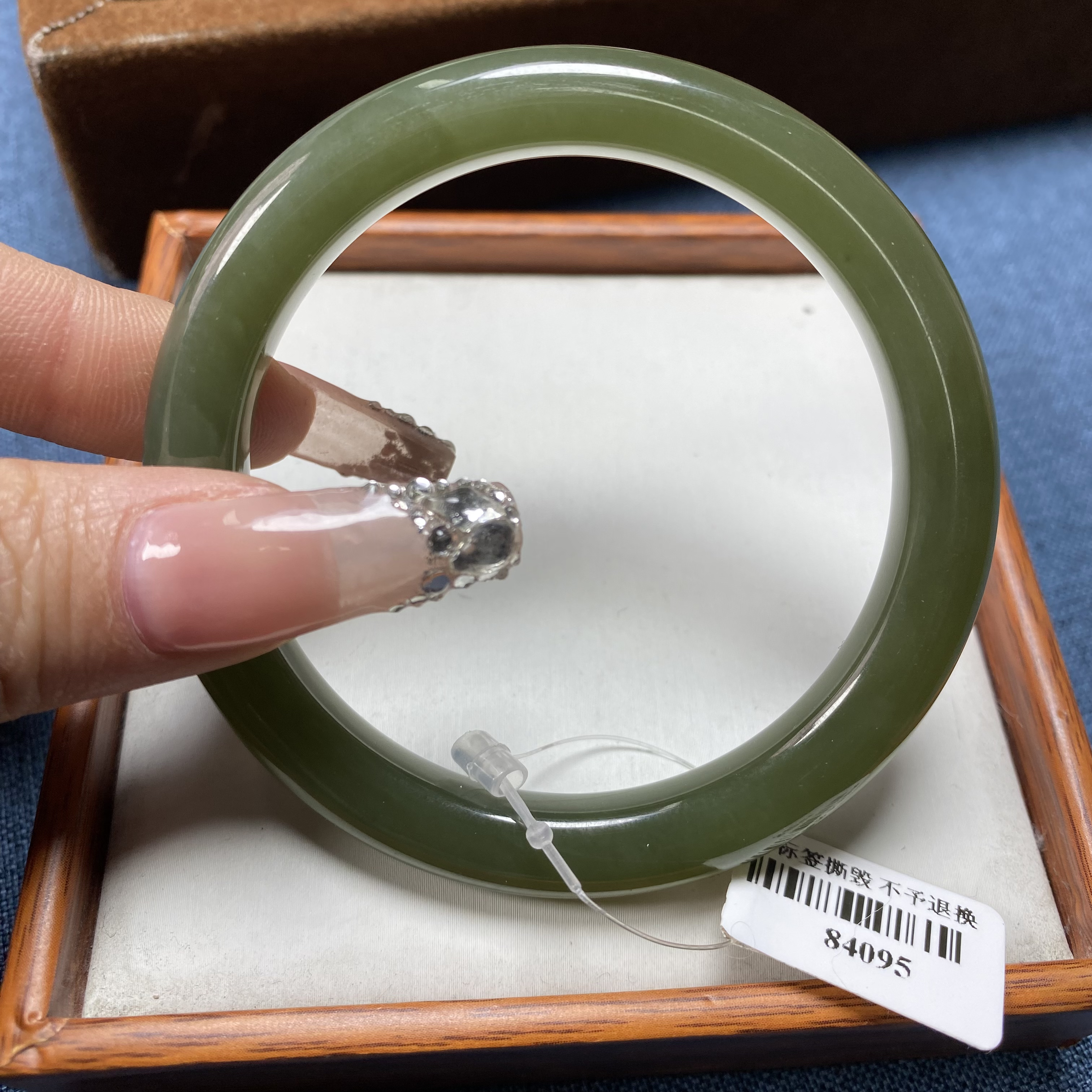 天然和田玉手镯 57