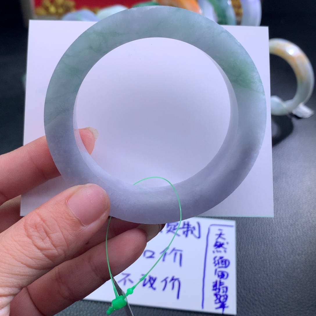 定制翡翠未镶嵌翡翠手镯