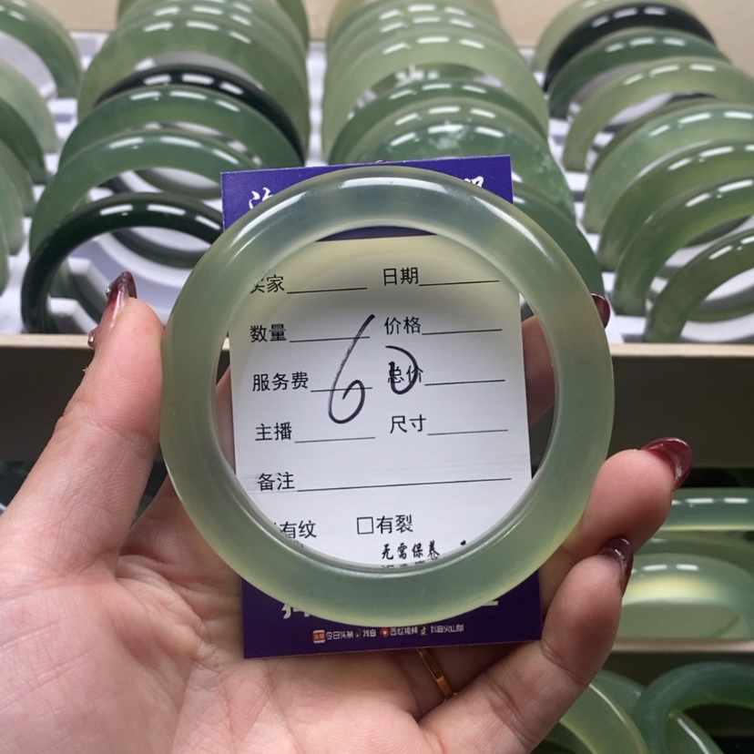 【闪购商品】蛇纹石玉手镯未镶嵌h****也