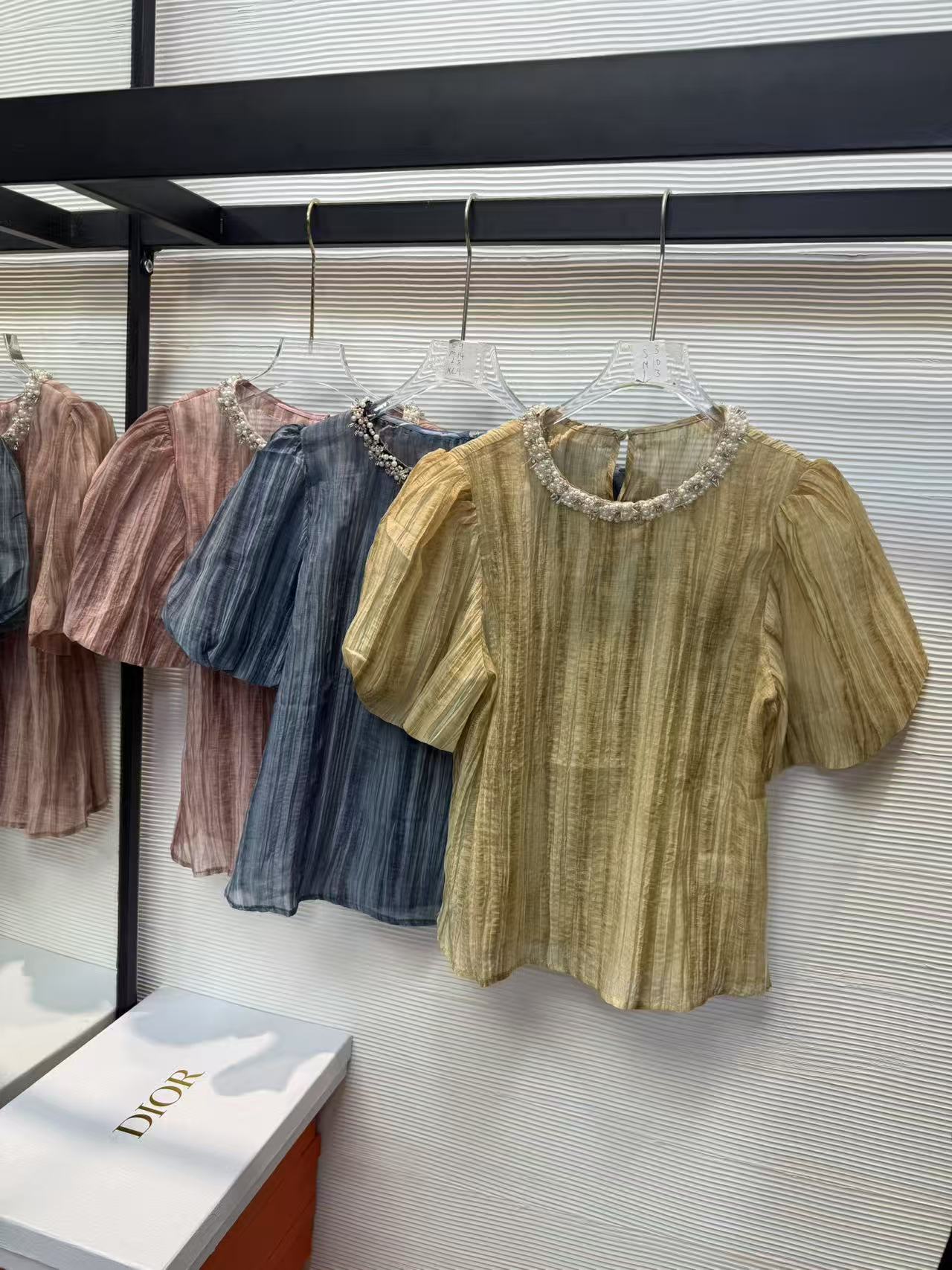 621#钉珠装饰圆领花苞泡泡短袖衬衫上衣女夏季