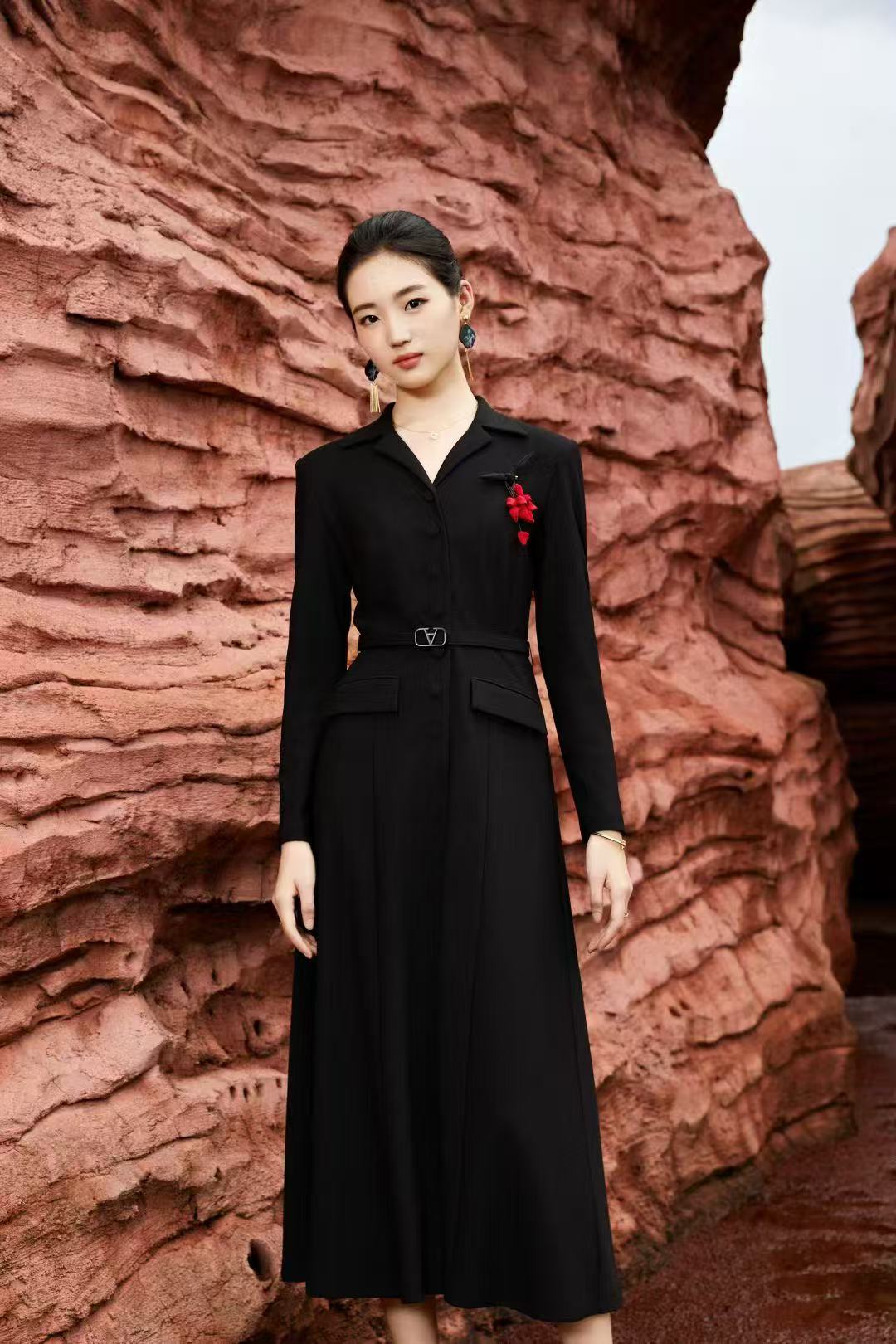 法式轻熟气质女神V领长袖赫本高端风衣裙