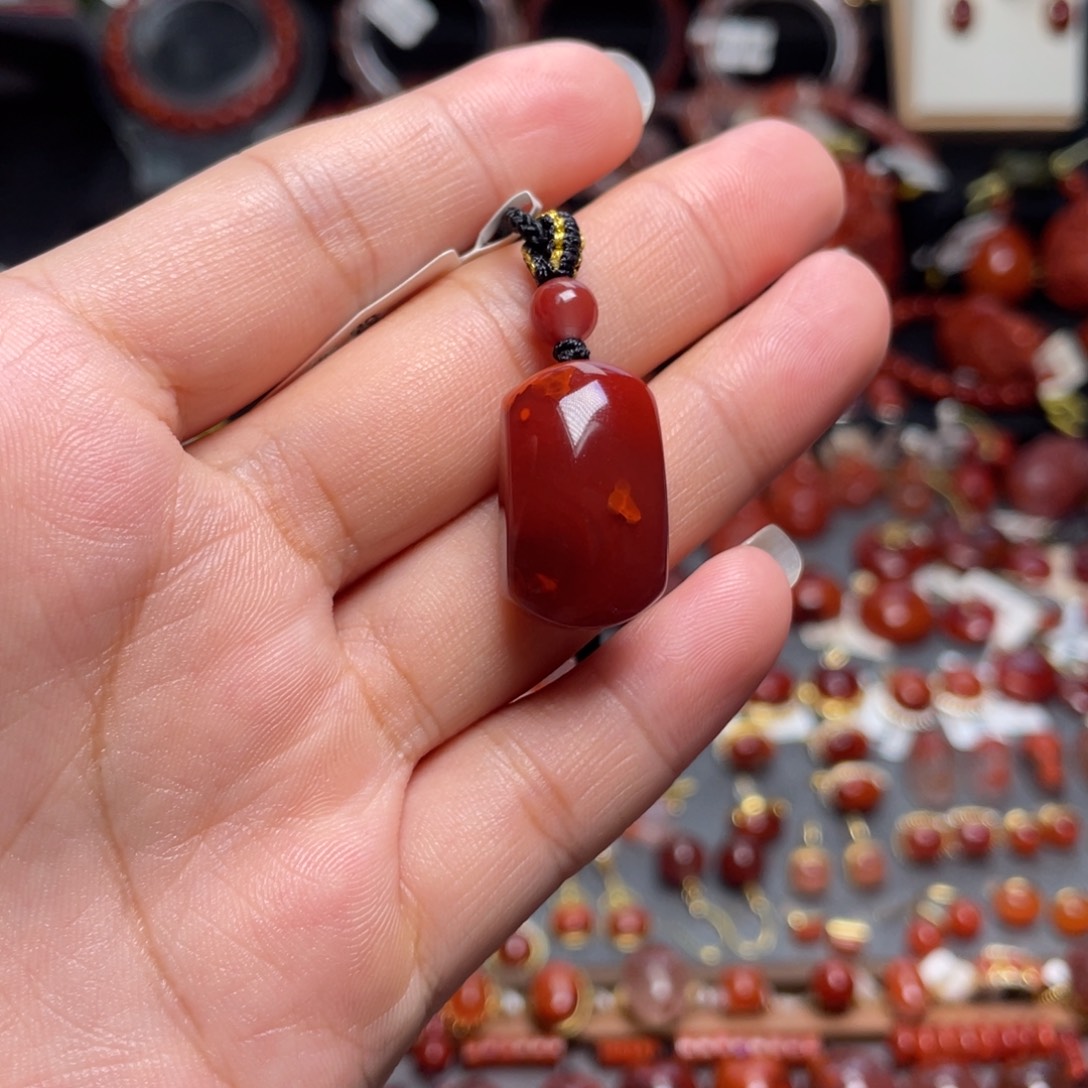 南红玛瑙未镶嵌牛血红无事牌