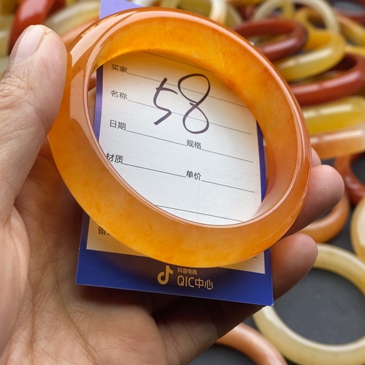 未镶嵌手镯石英质玉