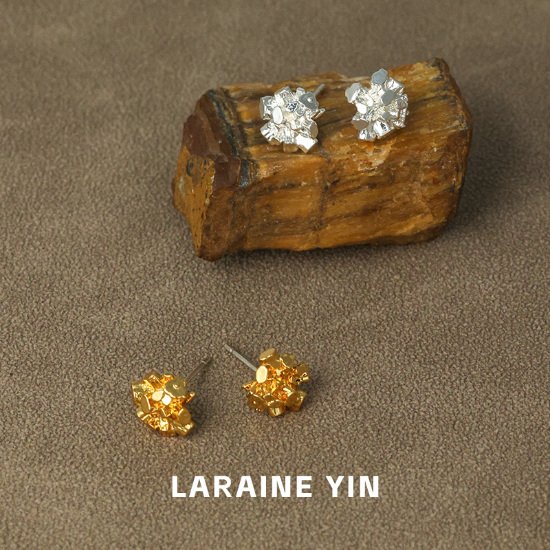 铜合金耳饰 精致迷你褶皱金属小耳钉不规则耳环时尚通勤耳饰