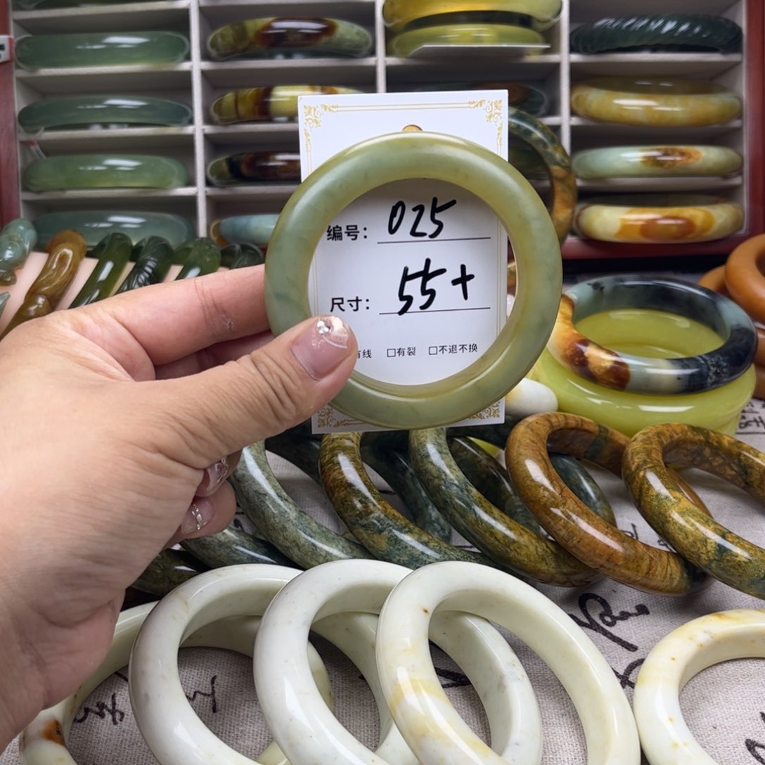 蛇纹石玉手镯未镶嵌