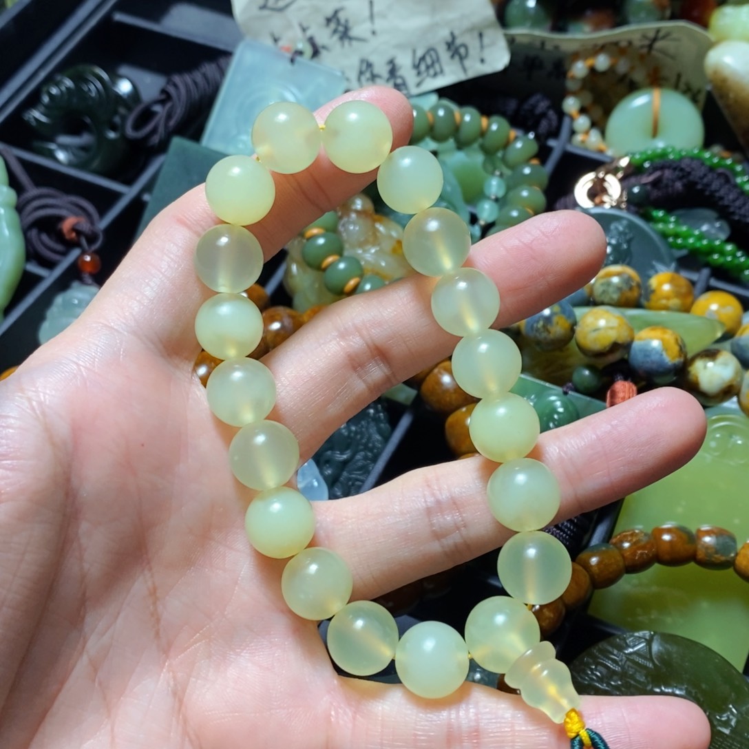 蛇纹石玉未镶嵌颈饰