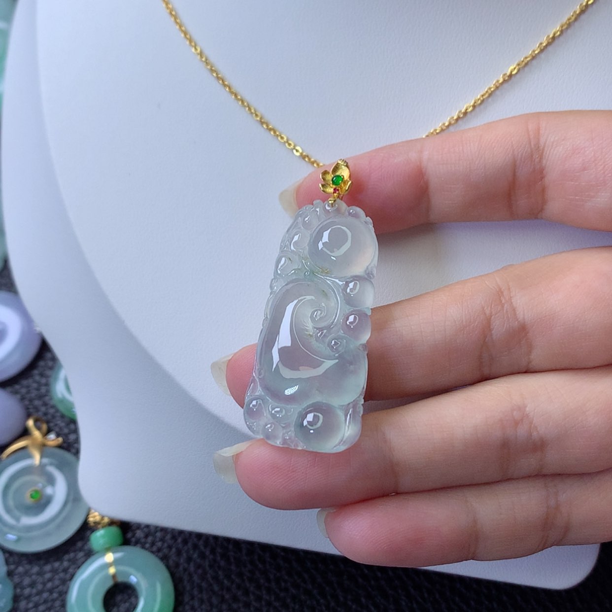 【闪购商品】吊坠(赠链)18K金镶嵌翡翠