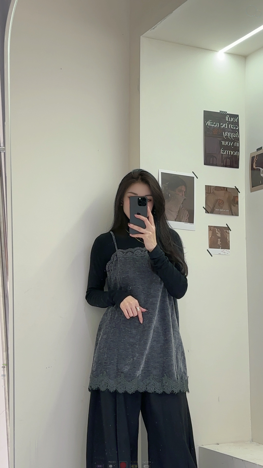 2025冬装新款时尚设计感蕾丝拼接丝绒连衣裙法式轻奢吊带背心短裙