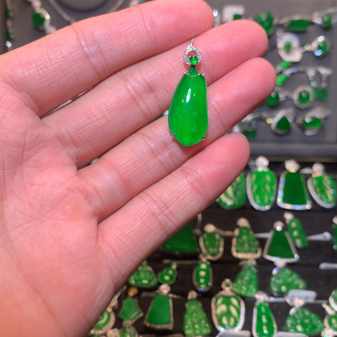 翡翠吊坠(不含链)18K金镶嵌天然翡翠