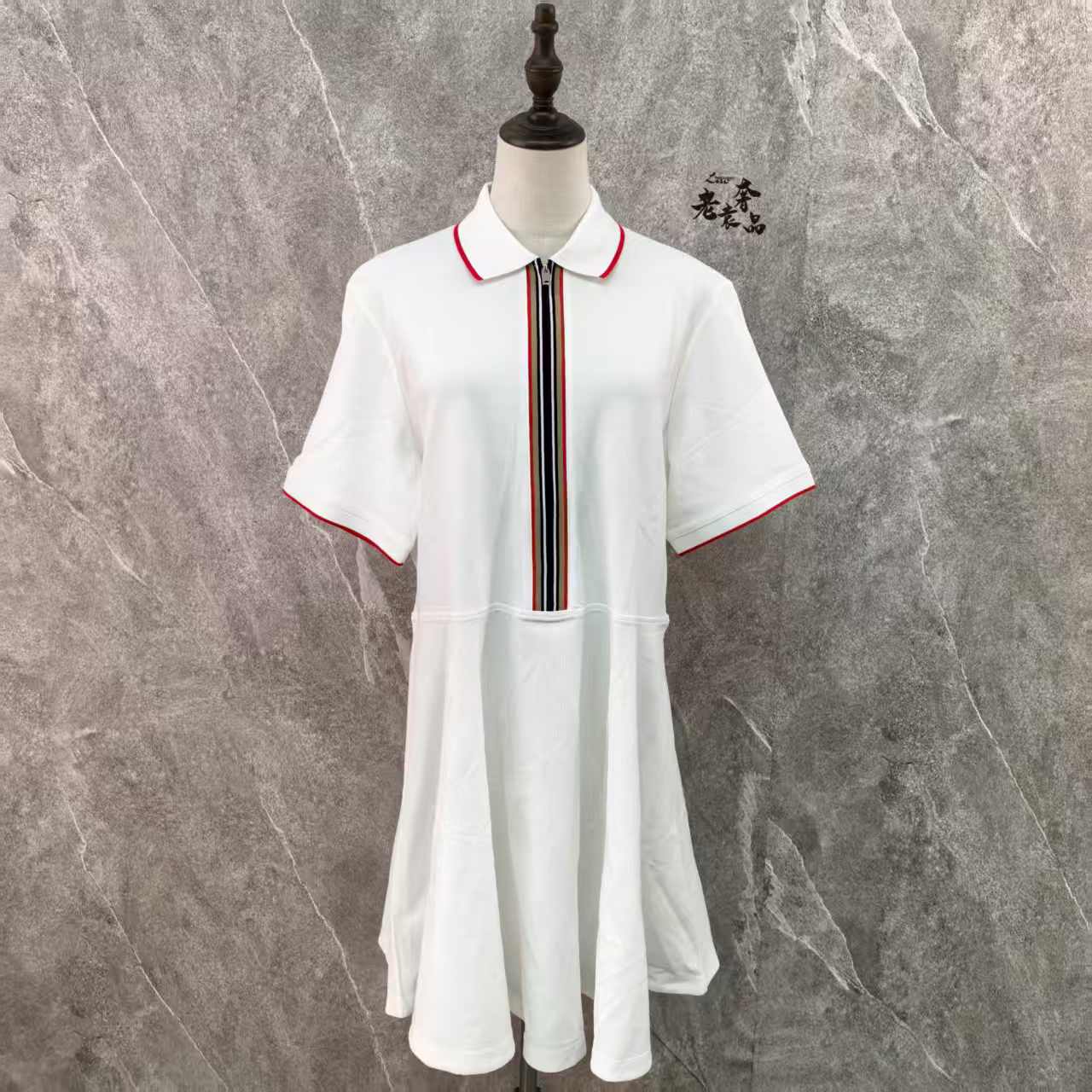 99新 BURBERRY/博柏利  海囤J/巴宝莉上衣/XL码/ds57423