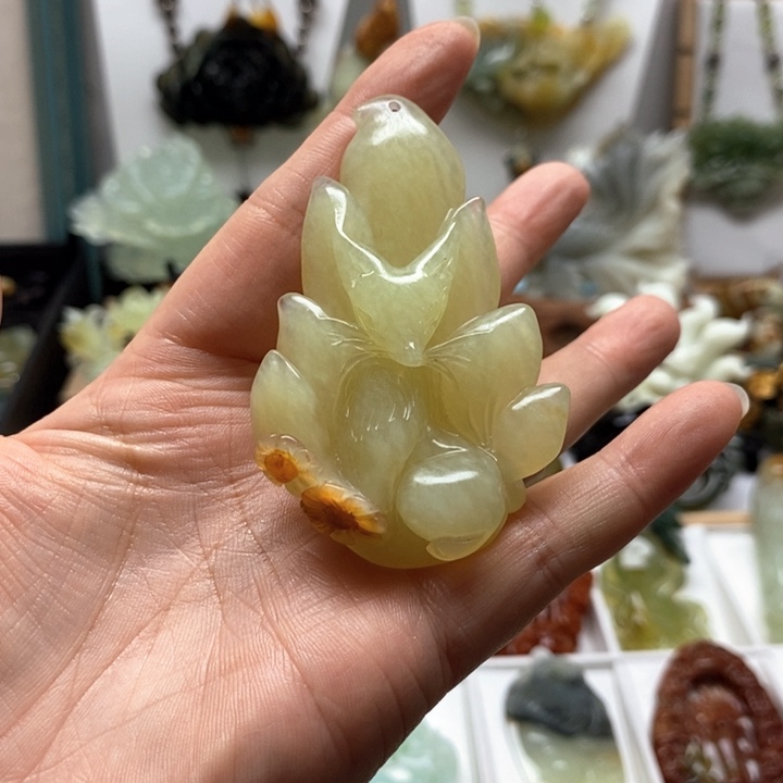 未镶嵌蛇纹石玉颈饰