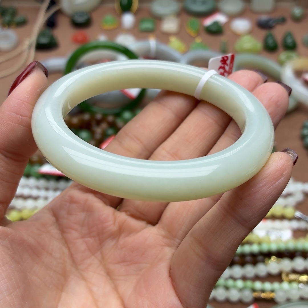 和田玉未镶嵌手镯55圈