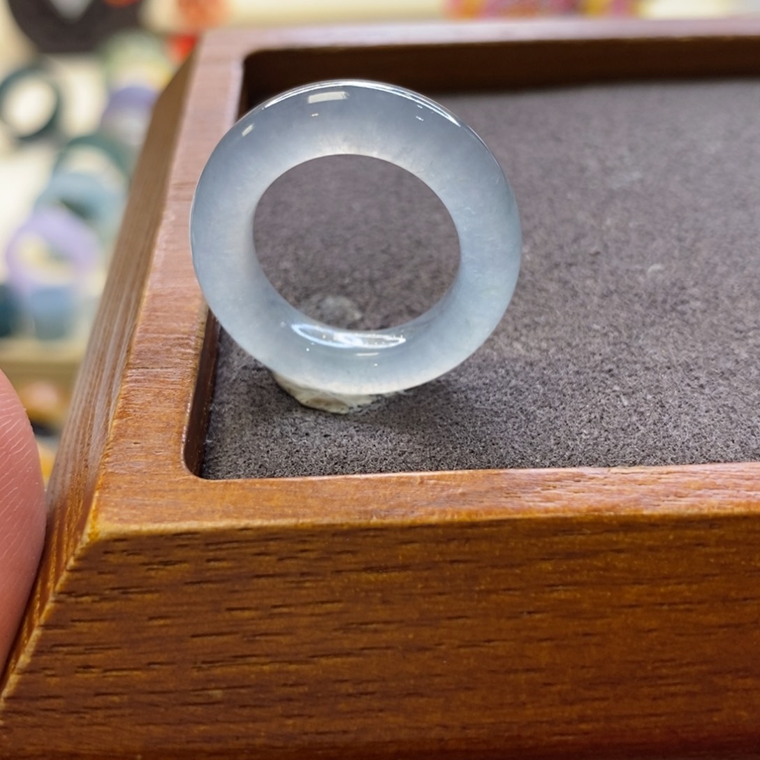 翡翠戒指未镶嵌翡翠