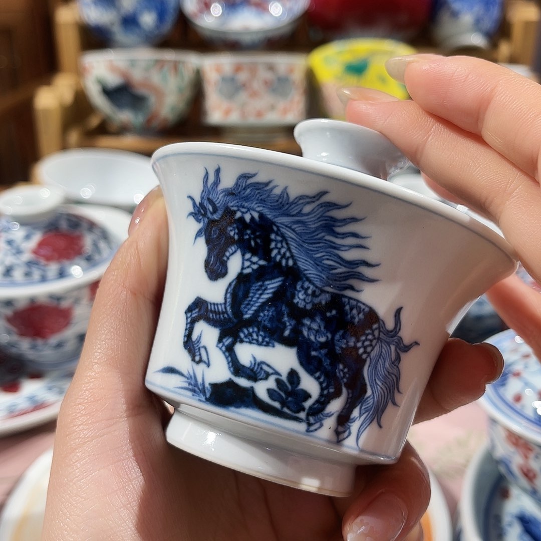 杯子瓷元青花马上有米