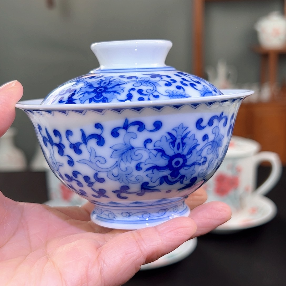 柴窑青花缠枝莲盖碗 