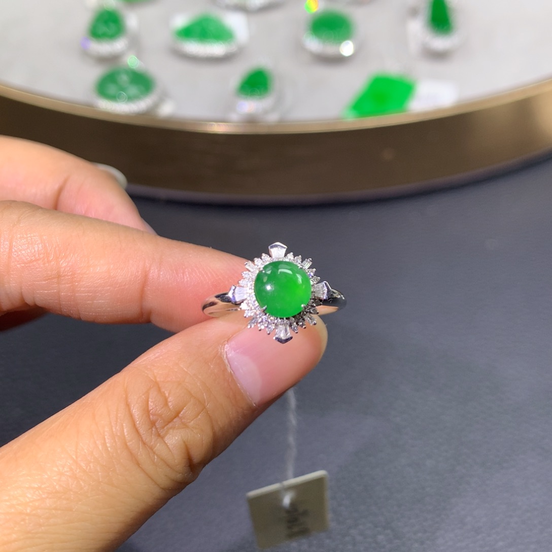 翡翠戒指18K金镶嵌翡翠