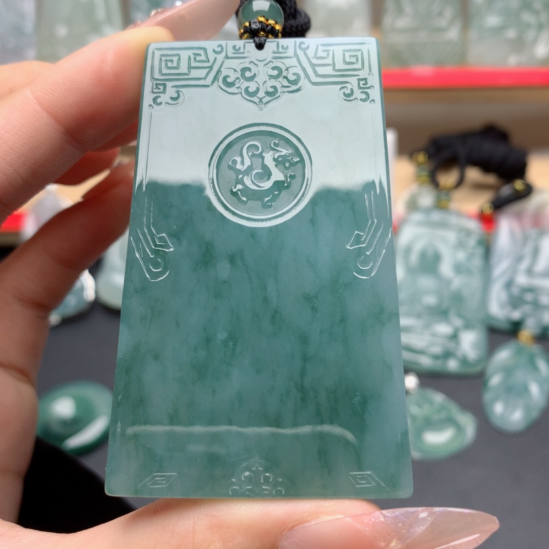 翡翠未镶嵌颈饰平安无事牌