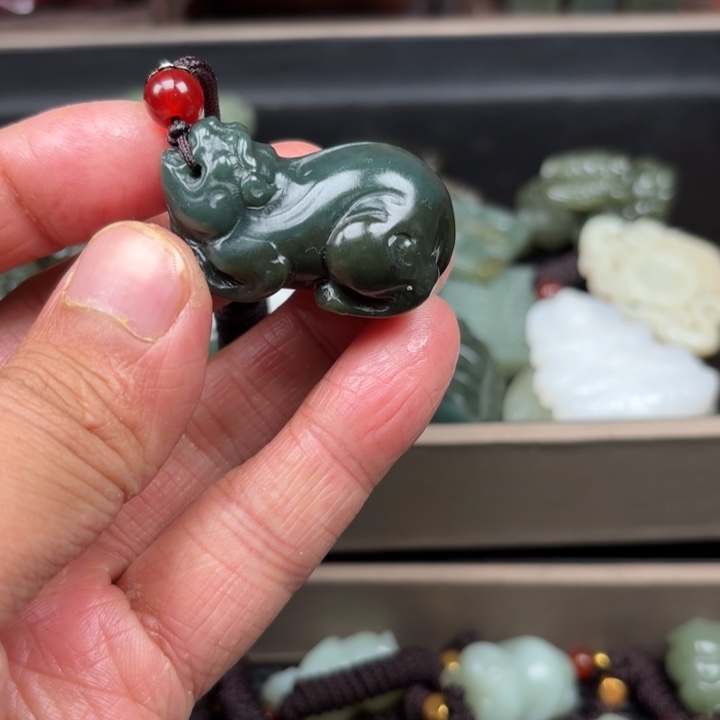 和田玉吊坠未镶嵌