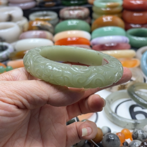 石英岩玉未镶嵌手镯