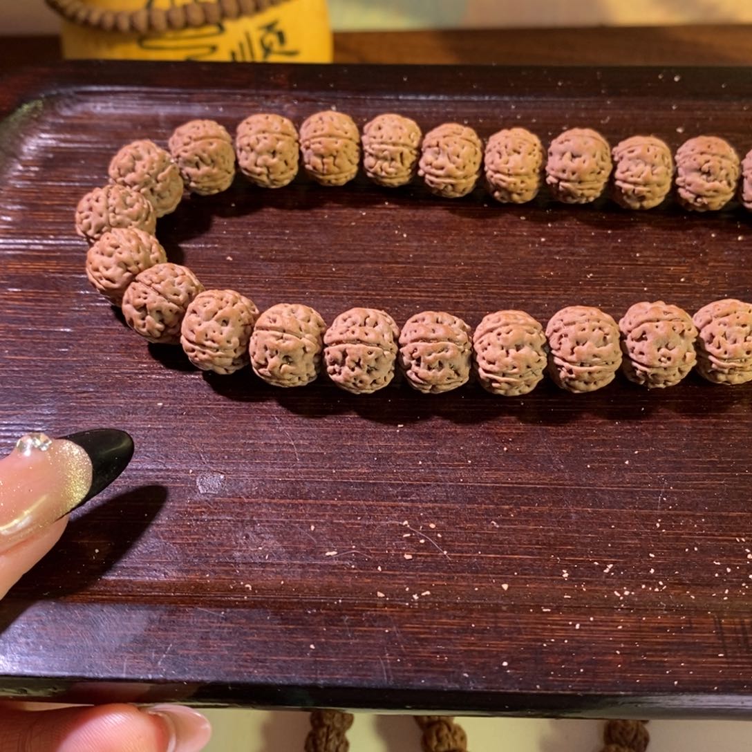 金刚菩提吊坠？**宠老树王手持