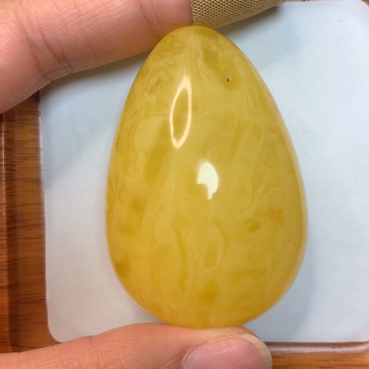 【闪购商品】琥珀珠宝奇石未镶嵌35.2克大水滴瑕疵品