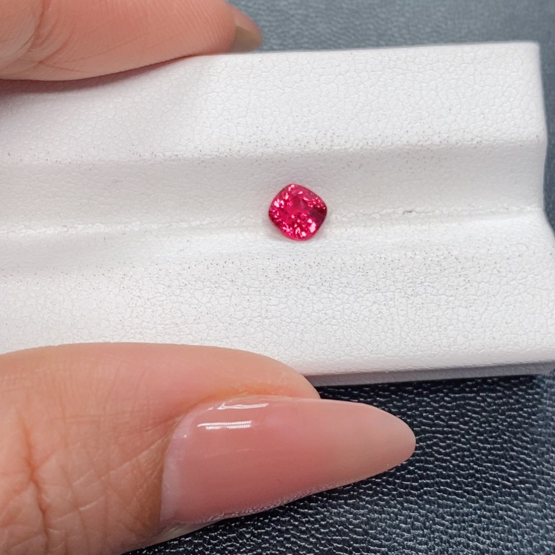 尖晶石裸石未镶嵌j****话绝地64分