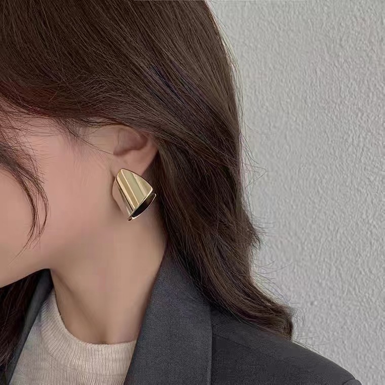 铜合金耳饰 新款时尚夸张亮面几何耳钉女冷淡风耳环百搭耳饰
