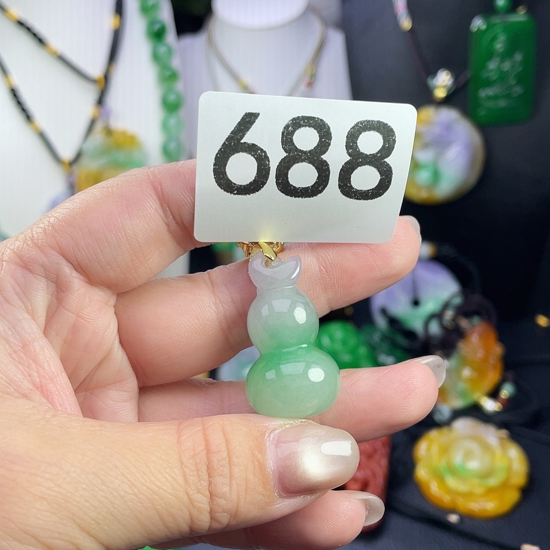 翡翠未镶嵌吊坠(赠链)